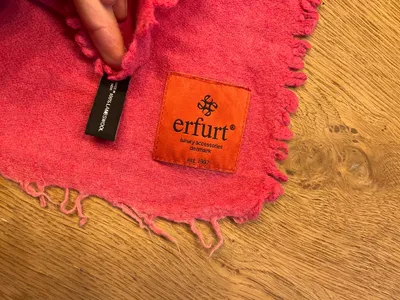ERFURT Damen Schal 100% Lammwolle Pink Fransen Luxus Accessoires