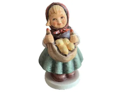 Goebel Hummel Figur Mädchen mit Korb Küken 385 Keramik 8cm Mehrfarbig