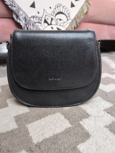 Matt & Nat Umhängetasche Damen Schwarz Casual Satteltasche