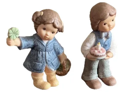 Goebel Dekofigur Kind Keramik Nostalgisch Blau 7.5cm