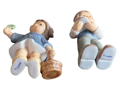 Goebel Dekofigur Kind Keramik Nostalgisch Blau 7.5cm