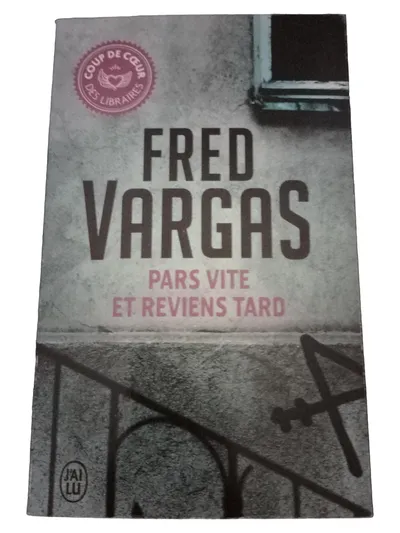 Fred Vargas Krimi "Pars vite et reviens tard" Taschenbuch Französisch