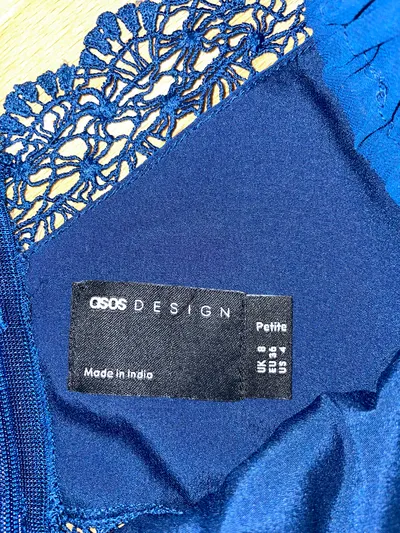ASOS Design Damen Sommerkleid Blumenstickerei Plissee Blau Gr. 36 Petite
