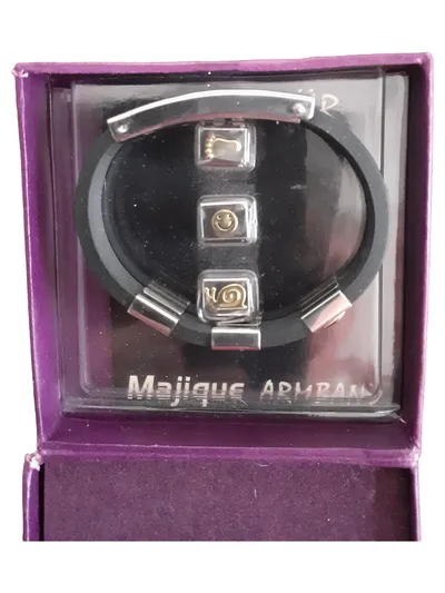 MAJIQUE Armband Damen Modern Schwarz Charms Kunststoff Metall