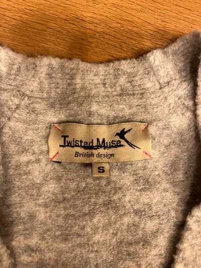 Twisted Muse Damen Strickjacke Cardigan Grau Schwarz Gr. S British Design