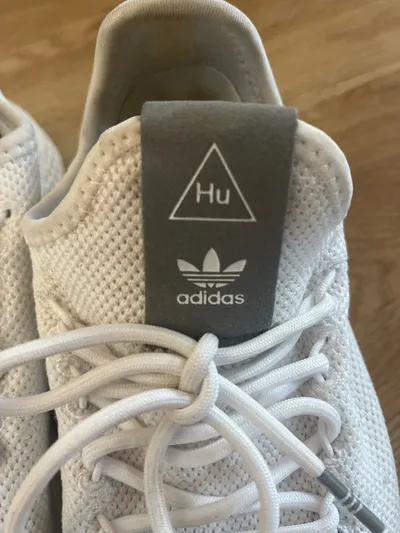Adidas Pharrell Williams Tennis Hu Sneaker Herren Gr. 39 1/3 Weiß Grau