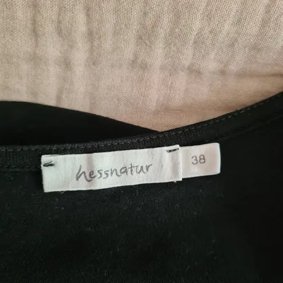 hessnatur Damen Strickjacke Schwarz Gr. 38 Baumwolle Rüschen