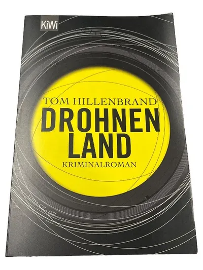 Drohnenland Tom Hillenbrand Kriminalroman KiWi Taschenbuch Thriller