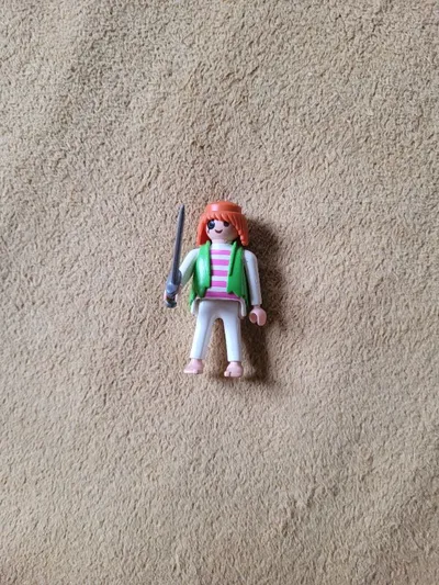 PLAYMOBIL Figur Piratin mit Schwert rothaarig grüne Weste Spielfigur