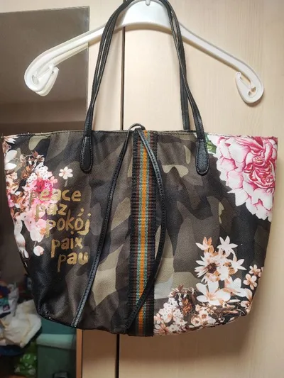 Desigual Damen Henkeltasche Camouflage Schriftzug Stoff Groß Mehrfarbig Freizeit