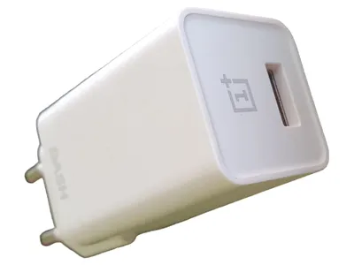 OnePlus Dash Charge Steckdosenladegerät Weiß Netzteil USB-A