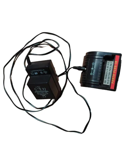 TRONICO Akku Ladegerät Schwarz für Ni-Cd AA Batterien Power Plug-In