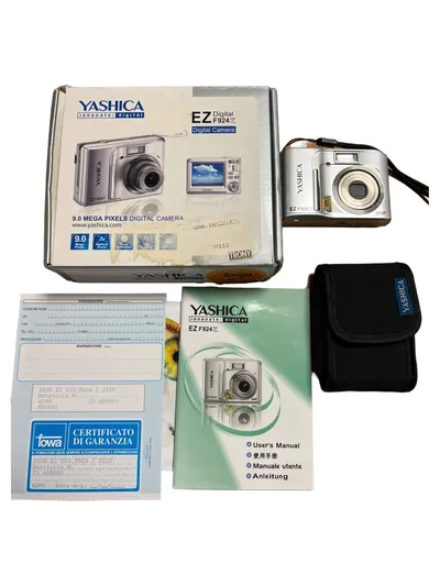 Yashica EZ F924 Digitalkamera 9MP 3x Zoom Face Detection