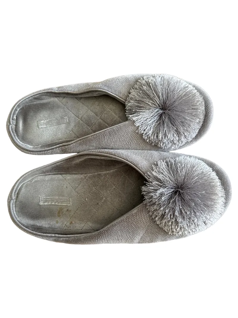 Oysho Hausschuhe Damen Gr. 38 Grau Komfortabel Pompom Slipper 1