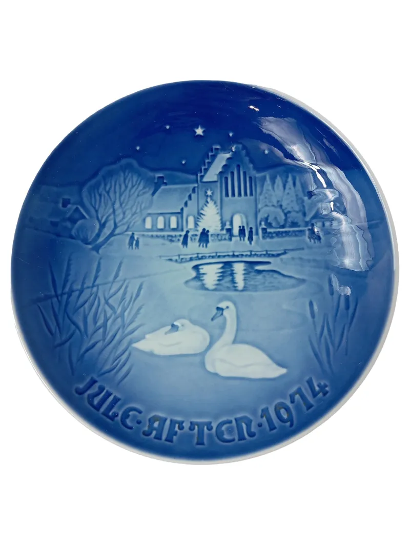 B&G COPENHAGEN PORCELAIN Wandteller Weihnachten 1974 Dorf Schwäne Blau 1