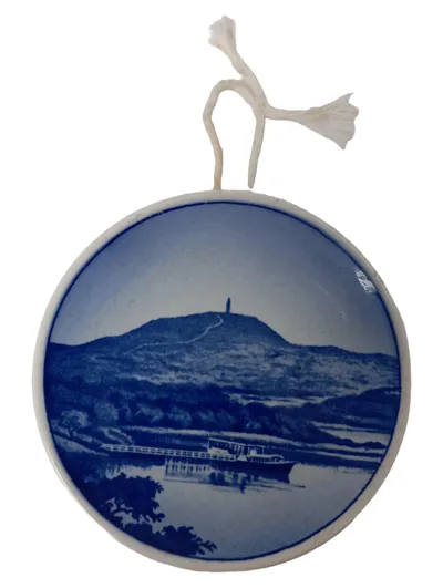 AM DENMARK Wandteller Himmelbjerget Landschaft Boot Vintage Blau Keramik 8cm