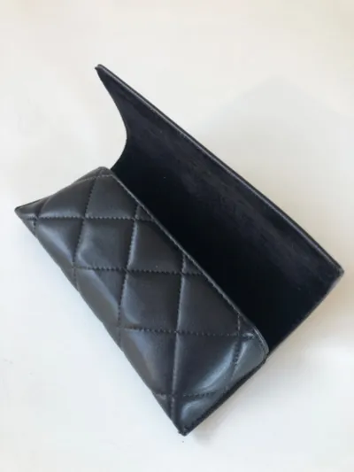CHANEL Brillenetui Schwarz Leder Gesteppt Damen Sonnenbrille Case