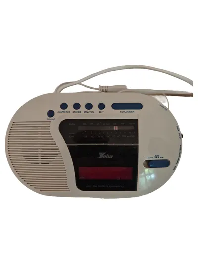 Xebo UR-401 Radiowecker UKW MW Digital Wecker Weiß Blau Retro