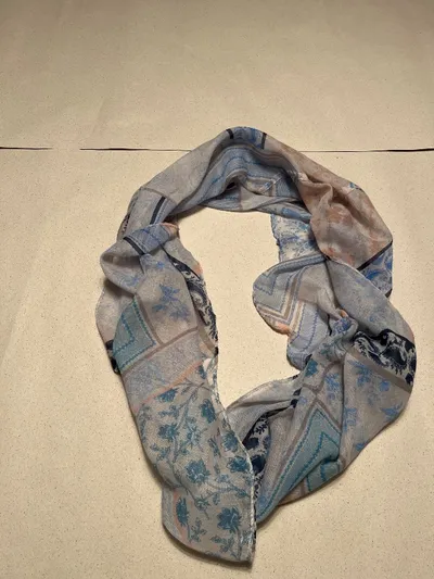 Codello Damen Schal Tuch Paisley Blau Beige Blumenmuster 69x60 cm