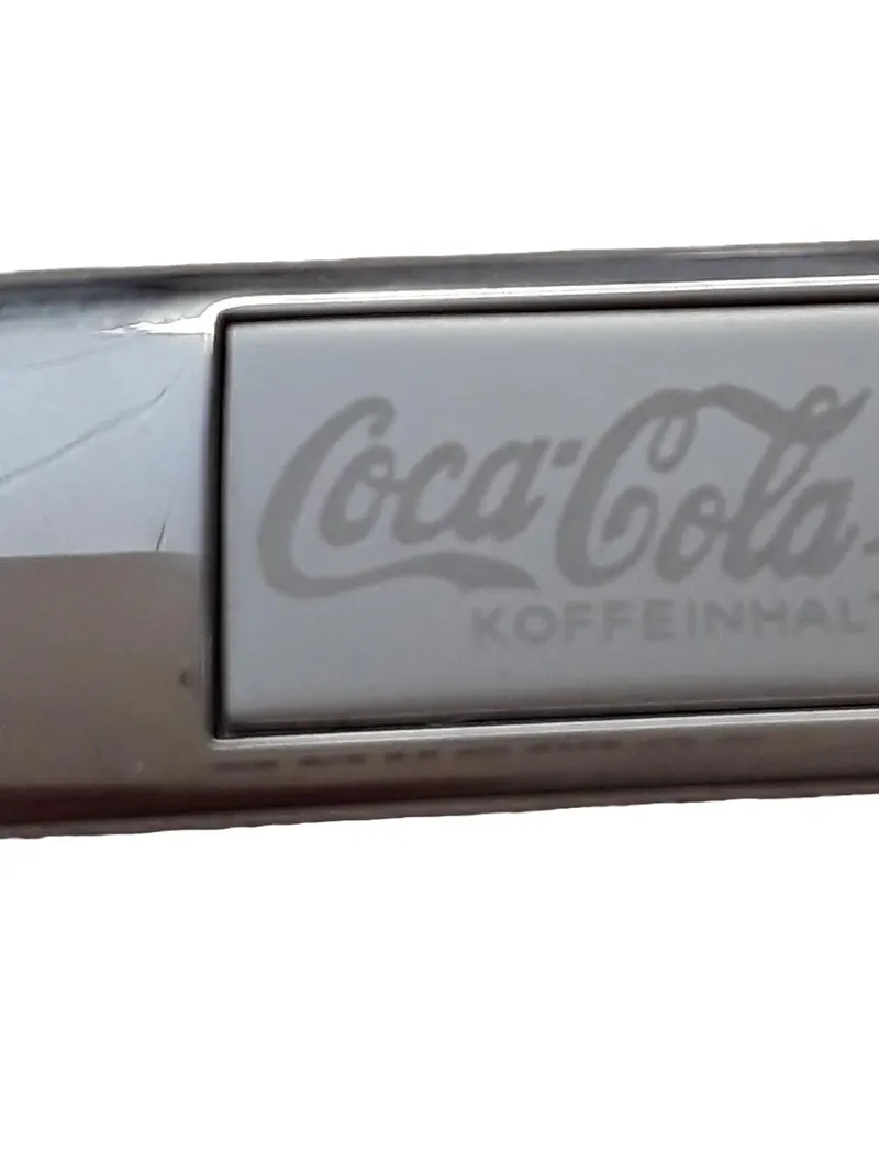 Coca-Cola Schlüsselanhänger Logo Silber Metall 8cm Modern Gebraucht 3