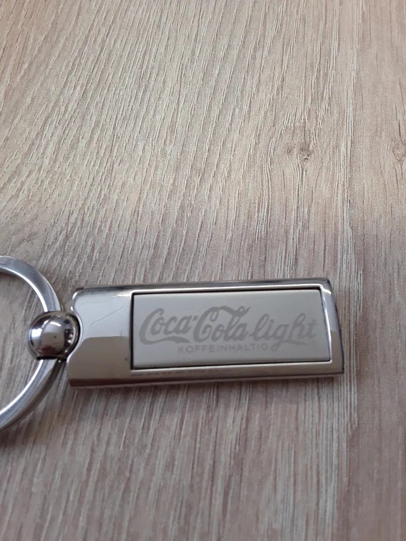Coca-Cola Schlüsselanhänger Logo Silber Metall 8cm Modern Gebraucht 6