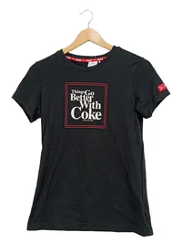 PUMA x Coca-Cola Damen T-Shirt Schwarz Gr. S Streetwear Print 1