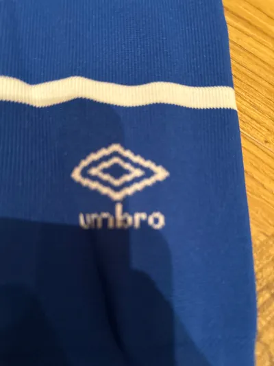 Umbro Fußball Stutzen Kniestrümpfe Blau Weiß Gr. 10-13 Sport