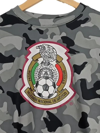 Selección Nacional de México T-Shirt Herren Gr. L Grau Camouflage Fußball Wappen