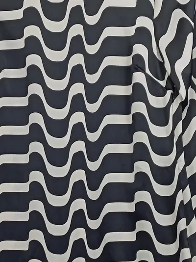MANGO Damen Freizeitkleid XS Schwarz Weiß Wellenprint Modern Langarm