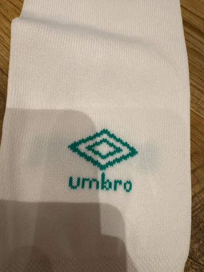Umbro Fußball Stutzen Kniestrümpfe Weiß Grün Sport Gr. 10-13 NEU