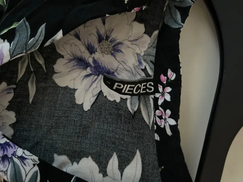 PIECES Damen Wickelkleid Blumenmuster Gr. 36/S Schwarz Floral 3