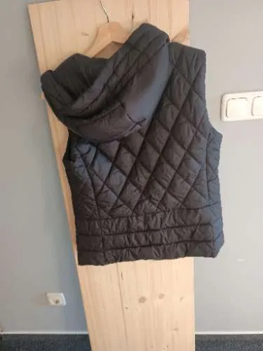 s.Oliver Damen Steppweste Gr. 38 Schwarz Kapuze Weste Jacke