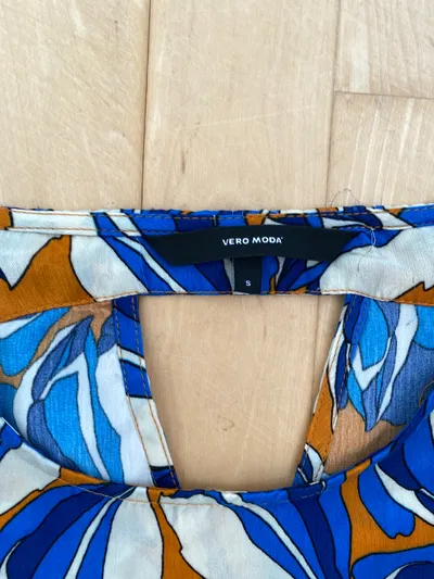 VERO MODA Damen Bluse Blätterprint Gr. S blau orange weiß