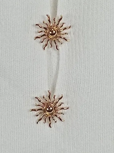 Mango MNG Damen Pullunder Strickweste Gr. 38/M Weiß Sonnen-Knöpfe