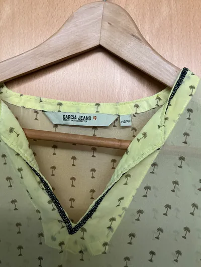 Garcia Jeans Mädchen Bluse Gr. 140/146 Gelb Palmen Perlenverzierung