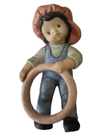 Goebel Spielfigur Junge mit Reifen Kind Porzellan 14 cm Mehrfarbig