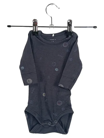 NAME IT Baby Body Langarm Grau Weltraum Motiv Kinder Gr. 56