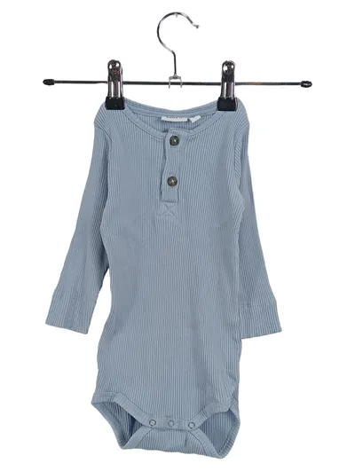 NAME IT Baby Body Langarm Blau Gr. 68 Rippstrick