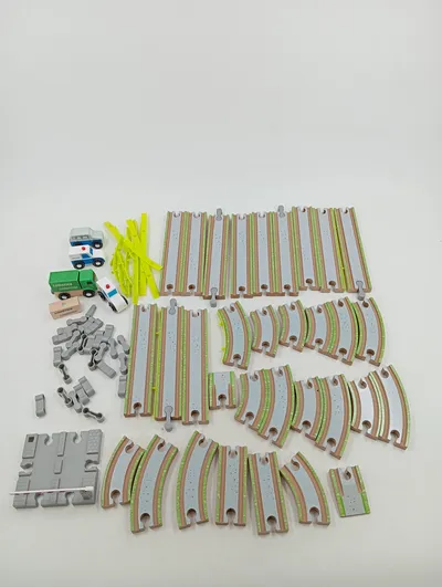 Playtive Holzeisenbahn Set Züge Polizei LKW Schienen Holz Kinder ab 3 J.