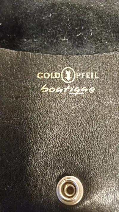 Damen Leder Geldbörse Schwarz Blumenverschluss Gold Pfeil Boutique