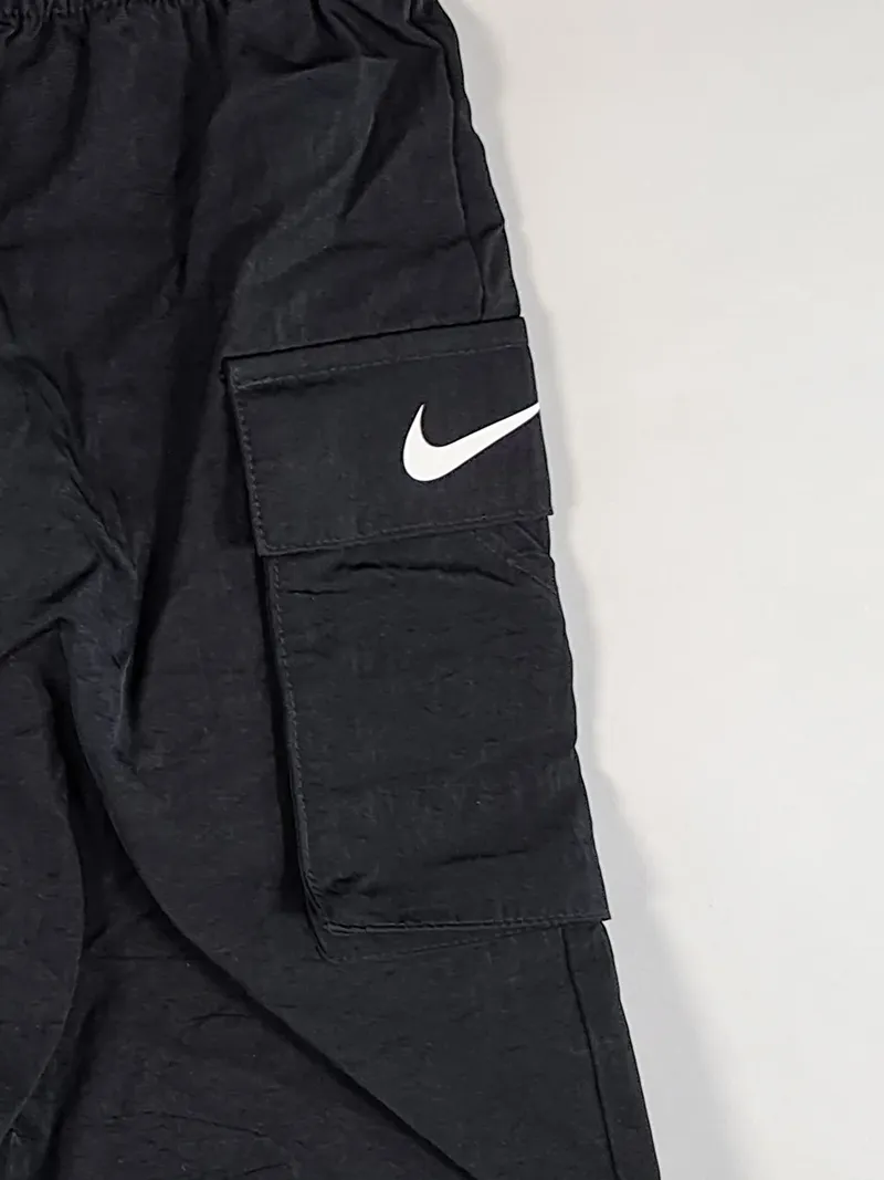 Nike Sportswear Essential Cargo Shorts Damen Schwarz XXS Nylon 3