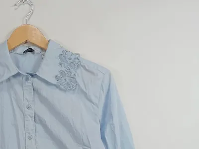 & Other Stories Damen Bluse Gr. 34;XS Hellblau mit Blumenstickerei