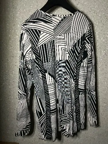 BiBA Damen Langarmshirt V-Ausschnitt Gr. S Schwarz Weiß Geometrisch