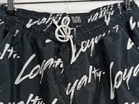 Black Squad Herren Badeshorts S Schwarz Streetwear mit Loyalty Schriftzug 3
