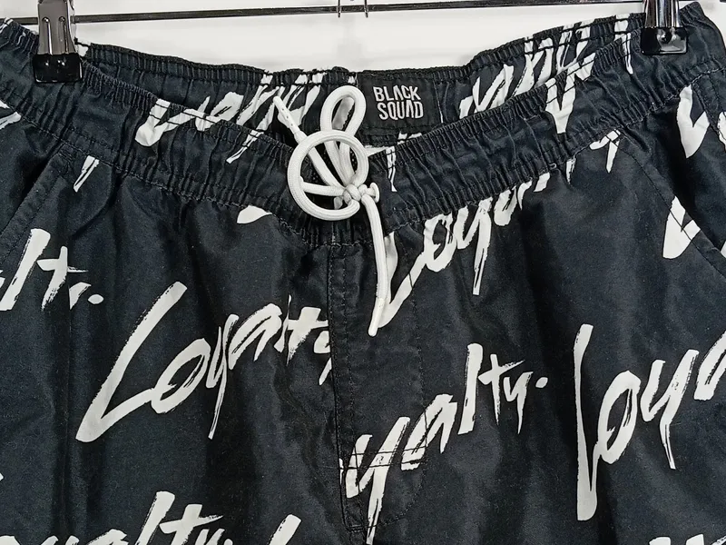 Black Squad Herren Badeshorts S Schwarz Streetwear mit Loyalty Schriftzug 3
