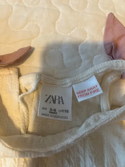ZARA Mädchen Jumpsuit Gr. 116 Beige Schleifendetails Overall