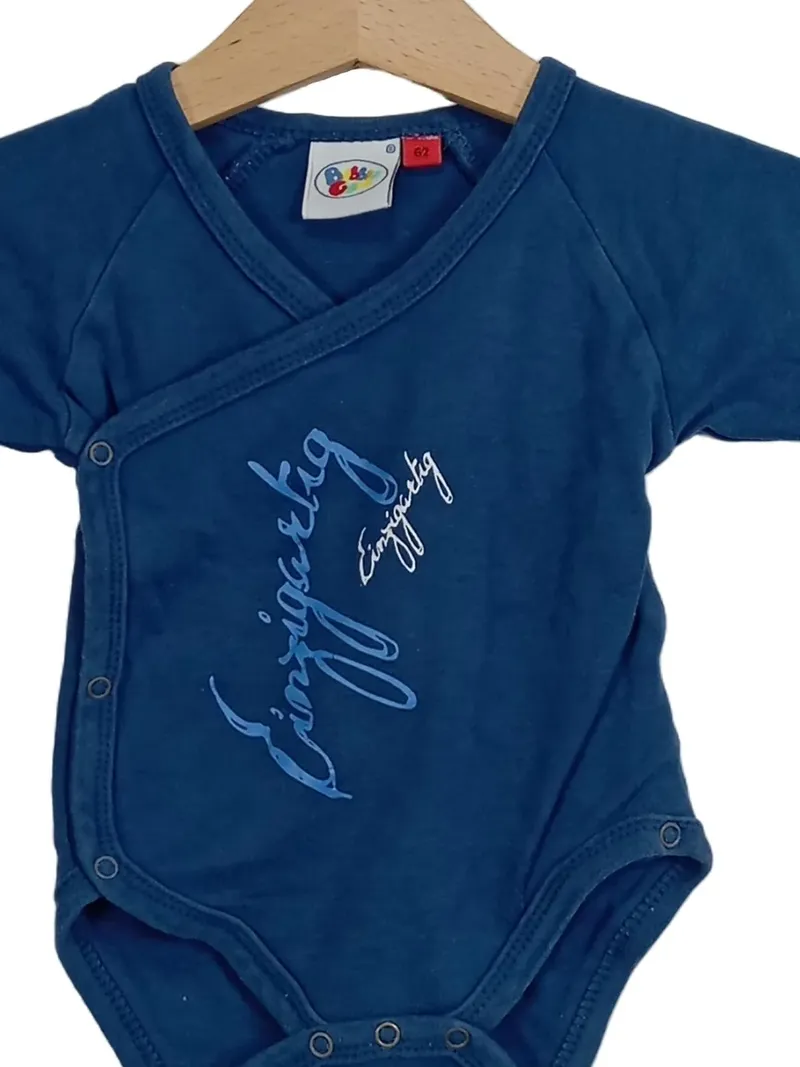 AWG Mode Baby Wickelbody Langarm Gr. 62 Blau Wolle Schriftzug Einzigartig 2