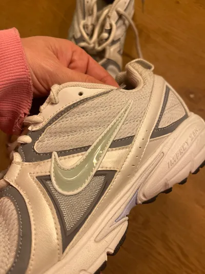 Nike Damen Laufschuhe Impact Zone Weiß Grau Gr. 40,5 Sportschuhe