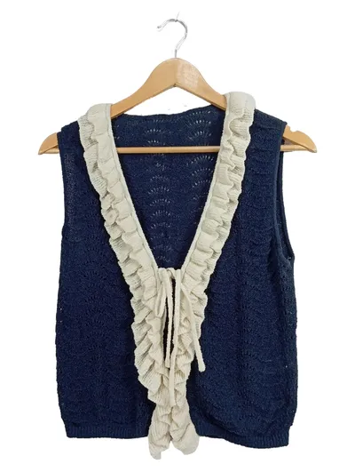 ZARA Damen Pullunder Strickweste Rüschen Gr. 38 Blau Lochmuster