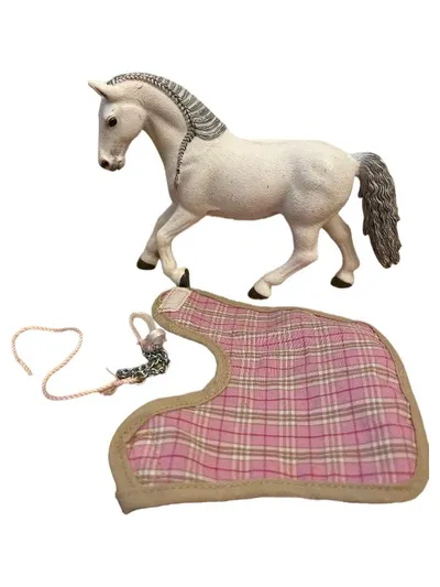 Schleich Lipizzaner Stute Pferd mit Decke Halfter Zubehör Set Spielfigur